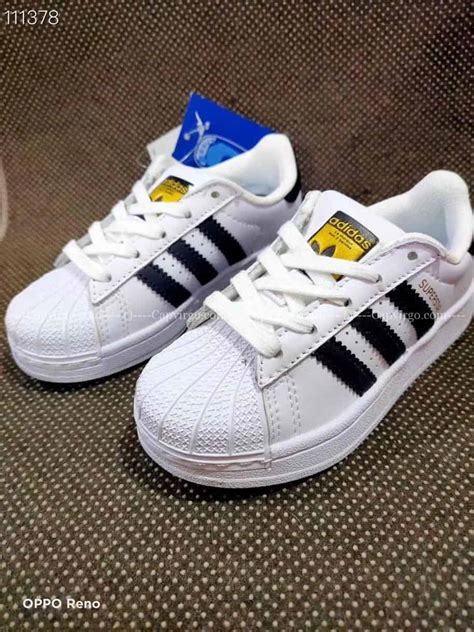 giày adidas trẻ em.